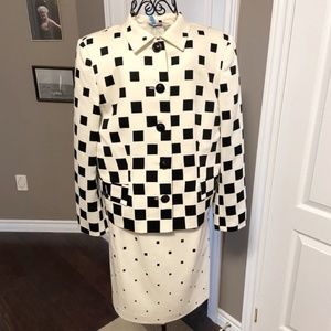 Vintage Versace100% Fine Wool Suit (Jacket & Skirt) Euro Size 44 GUC